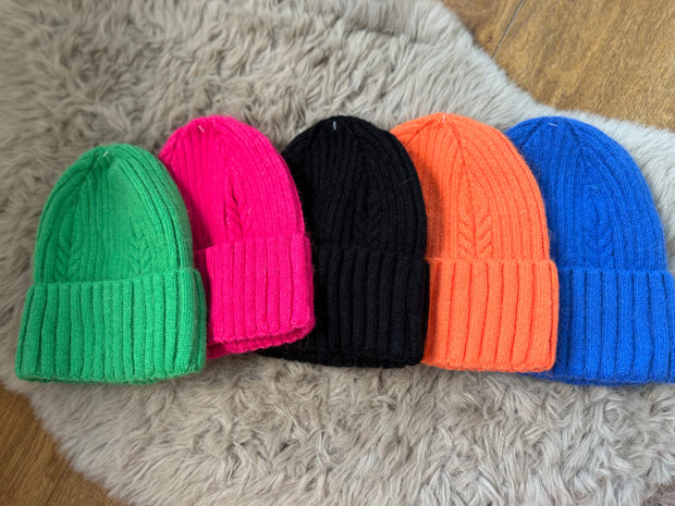 ANGORA BLEND CABLE KNIT BEANIE HAT