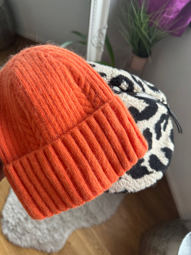 ANGORA BLEND CABLE KNIT BEANIE HAT