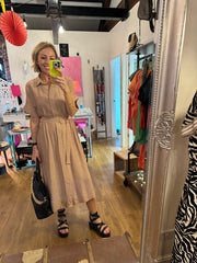 ESSENTIAL SHIRT DRESS WITH BELT IN CAMEL